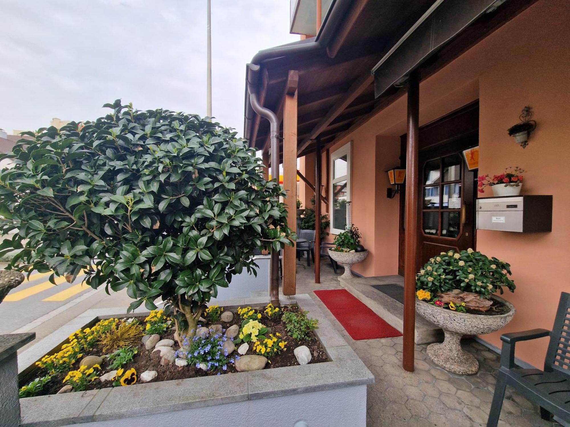 广场酒店 克罗伊茨林根 外观 照片